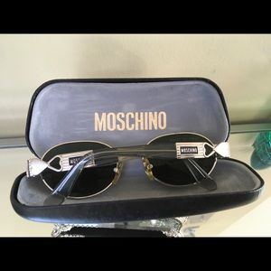 AUTHENTIC   Moschino    sun glasses